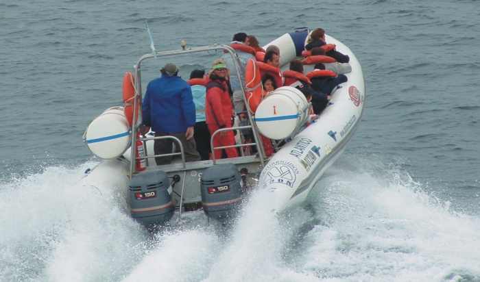 embarcaciones semirrigidas comerciales inflables neumaticas militares trabajo carga profesionales guardacostas rescate transporte
