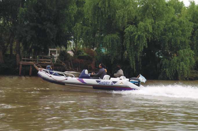 Moon 560 Sport Semi rigid inflatable boat with 40 hp motor Rhib lunamar boatyard EC homologed