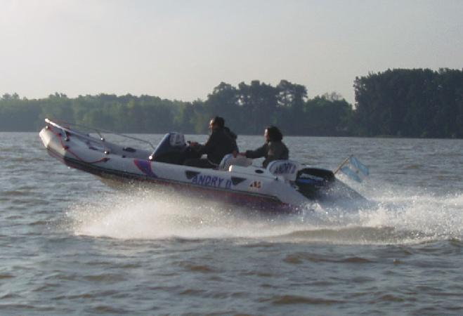 Moon 560 Sport Semi rigid inflatable boat with 40 hp motor Rhib lunamar boatyard EC homologed