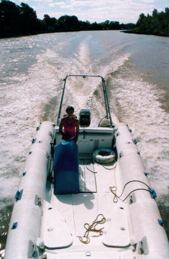 Embarcacion Semirrigida MOON NAV II 760 Oceano Off Shore para Proyecto Ballena Azul