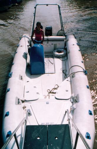 Embarcacion Semirrigida MOON NAV II 760 Oceano Off Shore para Proyecto Ballena Azul.