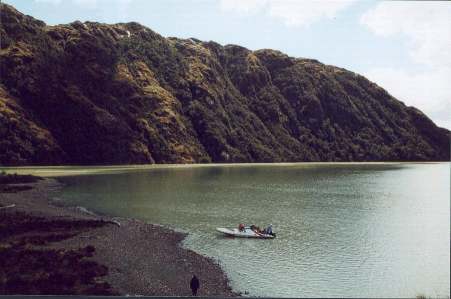 Bote Semirrigido MOON en Seno Skyring Patagonia Astilleros Lunamar