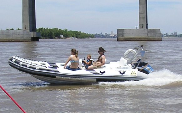 semirrigida inflable neumatica gomon 560 Oceano ROSARIO RIO PARANA