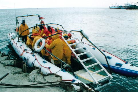 Straits of Magallean MOON 1150 work bus Work Rigid Hull Inflatable Boat Lunamar Shipyards transport and professional work