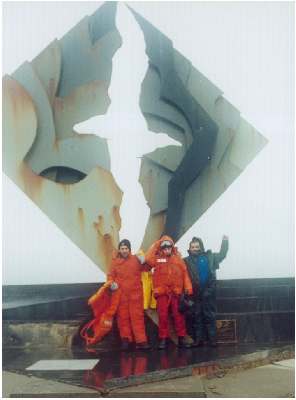 Astilleros lunamar semirrigidos MOON turismo en Patagonia Cabo de Hornos Monumento albatros