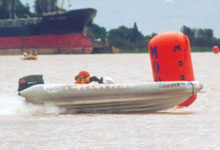 boyas inflables MOON en Carrera de Motonautica Off Shore Rio de la Plata astilleros lunamar