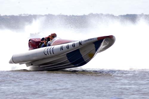 semirrigido carrera off shore motonautica UIM clase III 2 Litros piloto