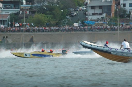 SEGURIDAD EN carrera motonautica offshore clase III 2 litros. Semirrigidos MOON entrega premios podio. campeonato powerboat UIM