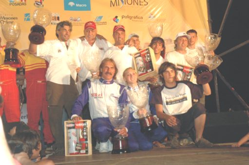 carrera motonautica offshore clase III 2 litros. Semirrigidos MOON entrega premios podio. campeonato powerboat UIM