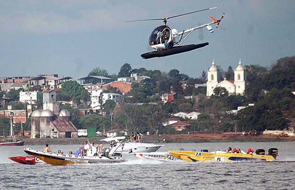 SEGURIDAD EN carrera motonautica offshore clase III 2 litros. Semirrigidos MOON entrega premios podio. campeonato powerboat UIM