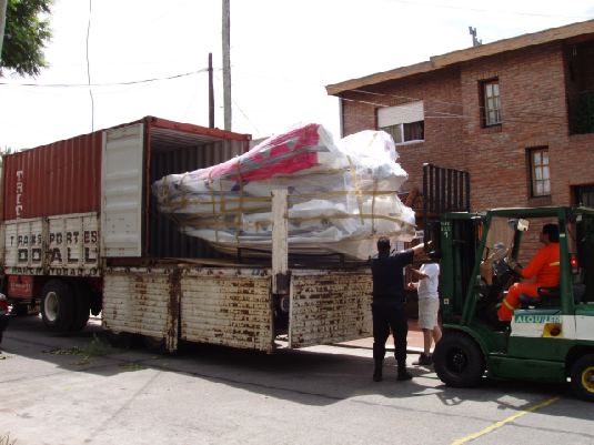exportacion a europa, carga en container de 20 pies de Semirrigidos MOON Astillero Lunamar